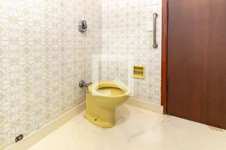 Casa à venda com 240m², 4 quartos e 2 vagas Casa à venda com 240m², 4 quartos e 2 vagasBanheiro