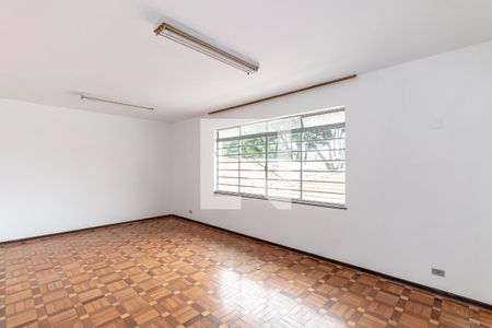 Casa à venda com 240m², 4 quartos e 2 vagas Casa à venda com 240m², 4 quartos e 2 vagasEdícula/Sala