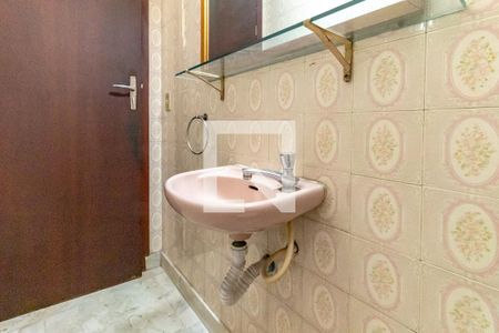 Casa à venda com 240m², 4 quartos e 2 vagas Casa à venda com 240m², 4 quartos e 2 vagasLavabo