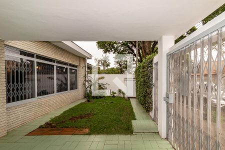 Casa à venda com 240m², 4 quartos e 2 vagas Casa à venda com 240m², 4 quartos e 2 vagasJardim/Garagem