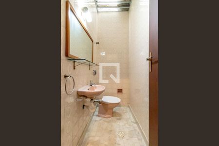 Casa à venda com 240m², 4 quartos e 2 vagas Casa à venda com 240m², 4 quartos e 2 vagasLavabo