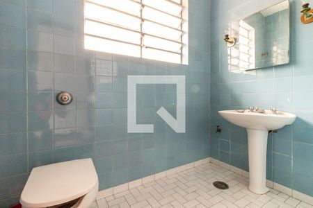 Casa à venda com 240m², 4 quartos e 2 vagas Casa à venda com 240m², 4 quartos e 2 vagasBanheiro da Edícula