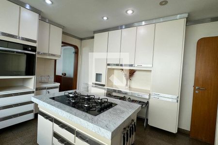 Casa de condomínio para alugar com 486m², 4 quartos e 8 vagasCozinha