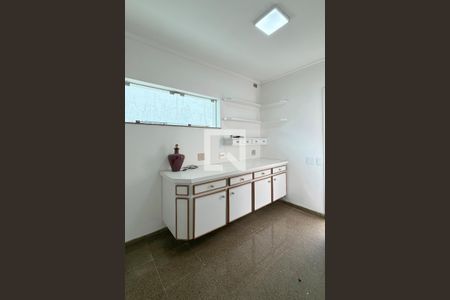 Casa de condomínio para alugar com 486m², 4 quartos e 8 vagasÁrea de Serviço