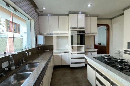 Casa de condomínio para alugar com 486m², 4 quartos e 8 vagasCozinha