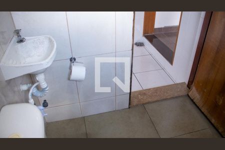 Banheiro  de casa para alugar com 2 quartos, 48m² em Pilar Velho, Ribeirão Pires