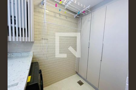Apartamento para alugar com 147m², 3 quartos e 1 vagaÁrea de Serviço
