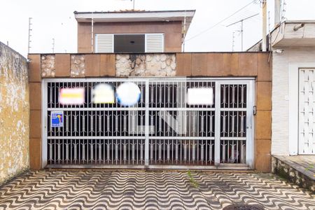 Casa à venda com 220m², 3 quartos e 2 vagas Casa à venda com 220m², 3 quartos e 2 vagasFachada