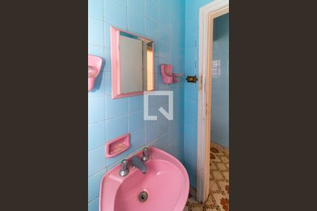 Casa à venda com 220m², 3 quartos e 2 vagas Casa à venda com 220m², 3 quartos e 2 vagasBanheiro 4