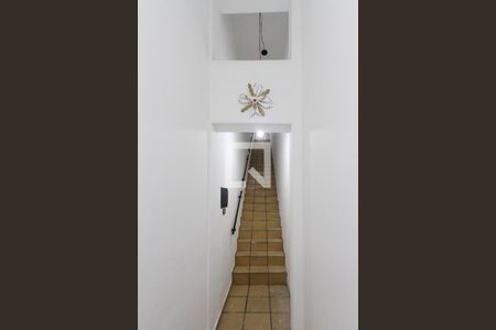 Apartamento para alugar com 185m², 3 quartos e sem vaga Apartamento para alugar com 185m², 3 quartos e sem vagaEscada