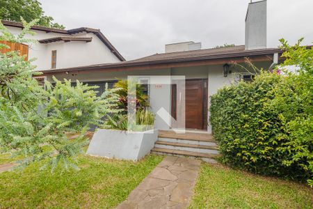 Casa à venda com 255m², 4 quartos e 4 vagasFachada