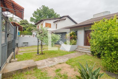 Casa à venda com 255m², 4 quartos e 4 vagasFrente