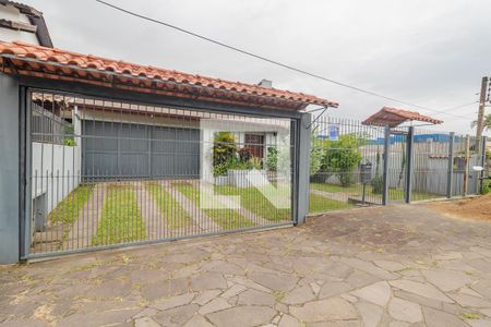 Casa à venda com 255m², 4 quartos e 4 vagasFachada