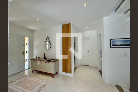 Casa de condomínio à venda com 560m², 5 quartos e 3 vagasSala