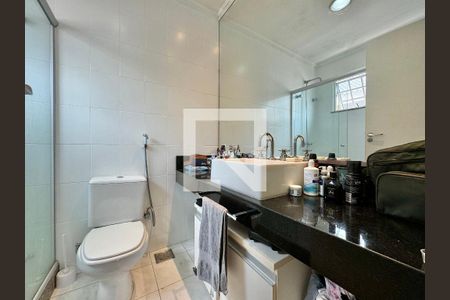 Casa de condomínio à venda com 560m², 5 quartos e 3 vagasSuíte 1 - Banheiro