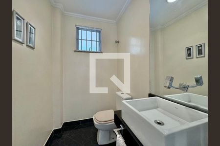 Casa de condomínio à venda com 560m², 5 quartos e 3 vagasLavabo