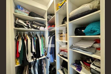 Casa de condomínio à venda com 560m², 5 quartos e 3 vagasSuíte 1 - Closet