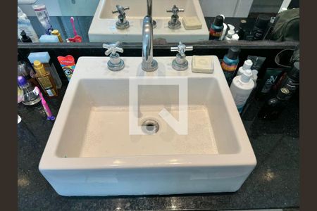 Casa de condomínio à venda com 560m², 5 quartos e 3 vagasSuíte 1 - Banheiro