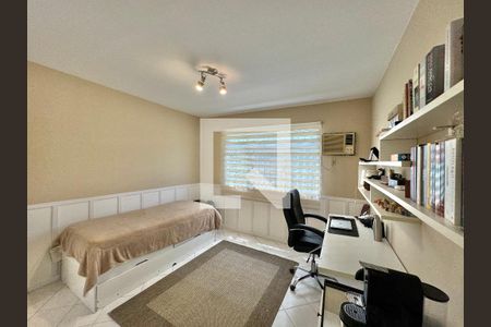 Casa de condomínio à venda com 560m², 5 quartos e 3 vagasQuarto 3