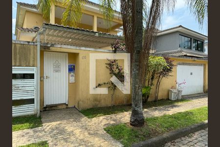 Casa de condomínio à venda com 560m², 5 quartos e 3 vagasFachada