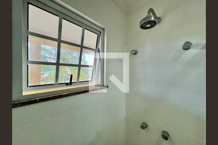 Casa de condomínio à venda com 560m², 5 quartos e 3 vagasBanheiro Social