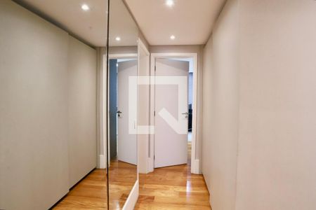 Apartamento para alugar com 221m², 4 quartos e 4 vagas Apartamento para alugar com 221m², 4 quartos e 4 vagasCorredor