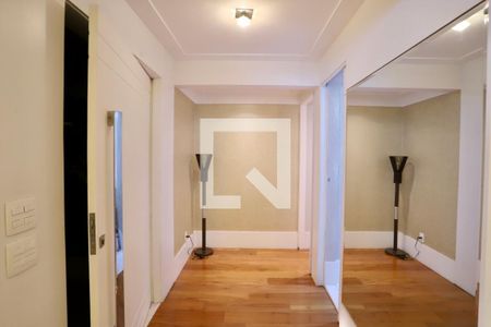 Apartamento para alugar com 221m², 4 quartos e 4 vagas Apartamento para alugar com 221m², 4 quartos e 4 vagasCorredor