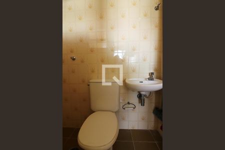 Banheiro de serviço de apartamento para alugar com 3 quartos, 96m² em Baeta Neves, São Bernardo do Campo