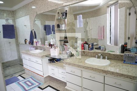 Casa de condomínio para alugar com 590m², 5 quartos e 8 vagasBanheiro