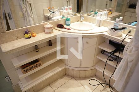 Casa de condomínio para alugar com 590m², 5 quartos e 8 vagasBanheiro