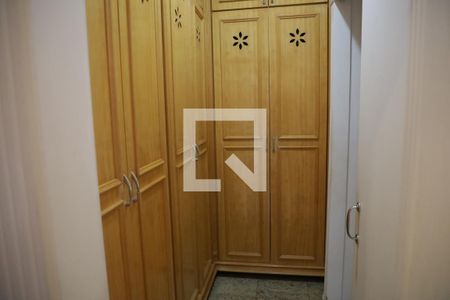 Casa de condomínio para alugar com 590m², 5 quartos e 8 vagasCloset