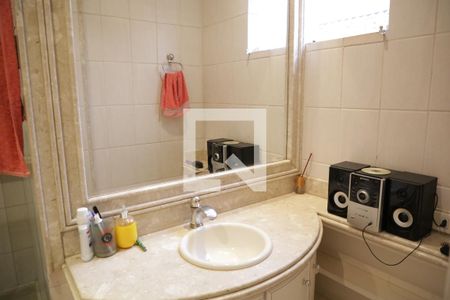 Casa de condomínio para alugar com 590m², 5 quartos e 8 vagasBanheiro