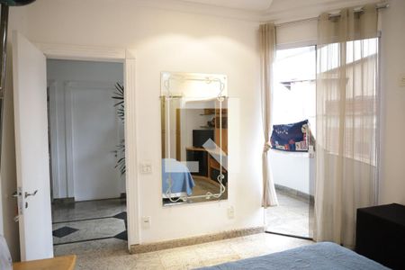 Casa de condomínio para alugar com 590m², 5 quartos e 8 vagasQuarto