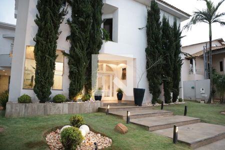 Casa de condomínio para alugar com 590m², 5 quartos e 8 vagasFachada