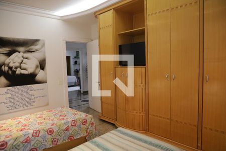 Casa de condomínio para alugar com 590m², 5 quartos e 8 vagasQuarto