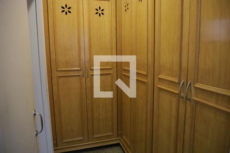 Casa de condomínio para alugar com 590m², 5 quartos e 8 vagasQuarto