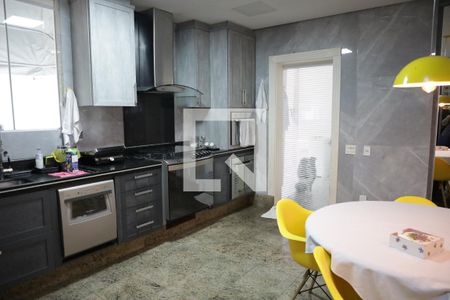 Casa de condomínio para alugar com 590m², 5 quartos e 8 vagasCozinha