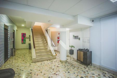Apartamento à venda com 100m², 2 quartos e 1 vaga Apartamento à venda com 100m², 2 quartos e 1 vagaHall social