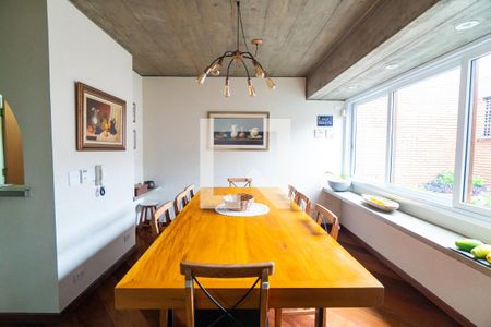 Casa à venda com 240m², 3 quartos e 2 vagas Casa à venda com 240m², 3 quartos e 2 vagasSala de Jantar