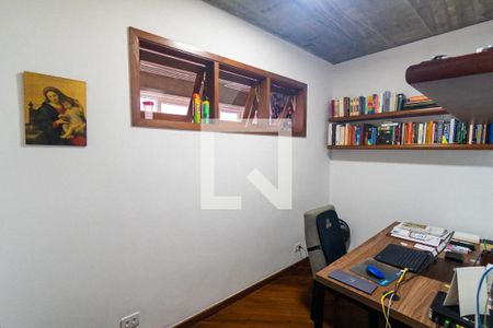 Casa à venda com 240m², 3 quartos e 2 vagas Casa à venda com 240m², 3 quartos e 2 vagasEscritório