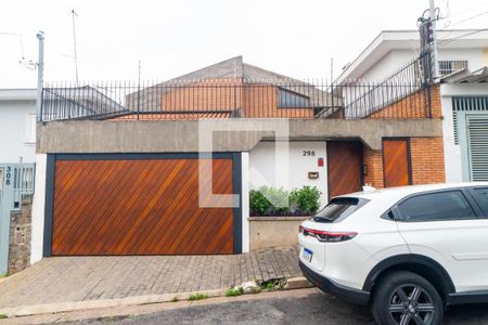Casa à venda com 240m², 3 quartos e 2 vagas Casa à venda com 240m², 3 quartos e 2 vagasFachada