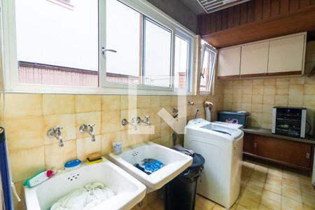 Casa à venda com 240m², 3 quartos e 2 vagas Casa à venda com 240m², 3 quartos e 2 vagasÁrea de Serviço