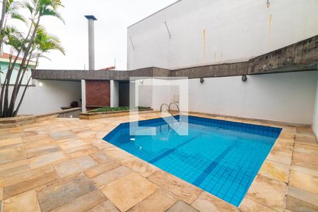 Casa à venda com 240m², 3 quartos e 2 vagas Casa à venda com 240m², 3 quartos e 2 vagasPiscina
