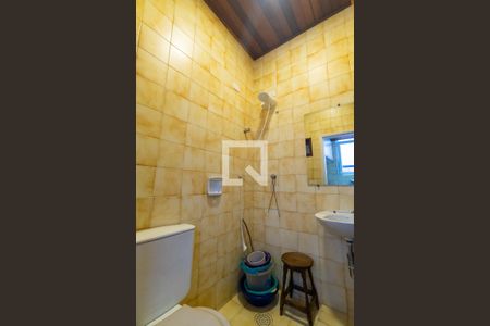 Casa à venda com 240m², 3 quartos e 2 vagas Casa à venda com 240m², 3 quartos e 2 vagasBanheiro de serviço