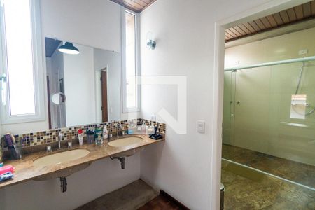 Casa à venda com 240m², 3 quartos e 2 vagas Casa à venda com 240m², 3 quartos e 2 vagasBanheiro da Suíte