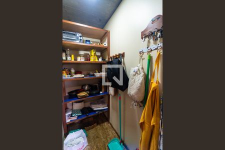 Casa à venda com 240m², 3 quartos e 2 vagas Casa à venda com 240m², 3 quartos e 2 vagasCozinha - Despensa