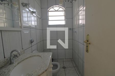 Casa à venda com 232m², 3 quartos e 8 vagasBanheiro de serviço