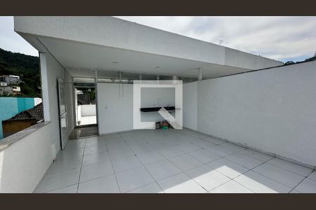 Casa de condomínio à venda com 220m², 2 quartos e 1 vagaTerraço