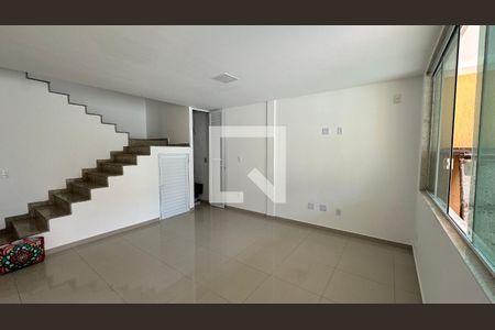 Sala de casa de condomínio à venda com 2 quartos, 220m² em Vargem Grande, Rio de Janeiro