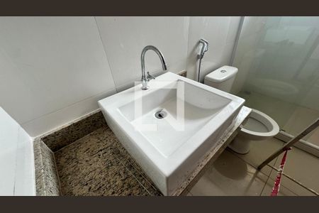 Casa de condomínio à venda com 220m², 2 quartos e 1 vagaBanheiro quarto 1